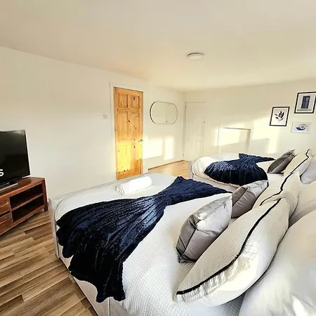 Spacious Haven With Free Parking Glasgow Exterior photo