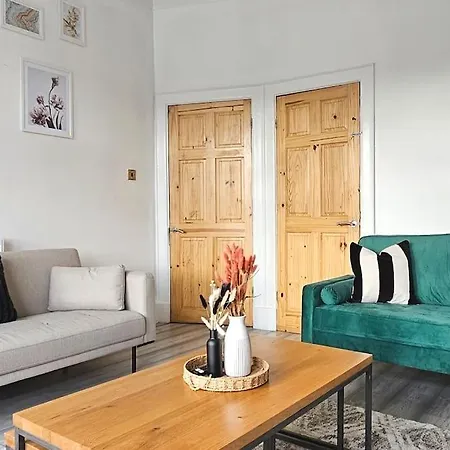 Spacious Haven With Free Parking Glasgow Exterior photo