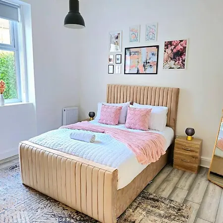 Spacious Haven With Free Parking Glasgow Exterior photo