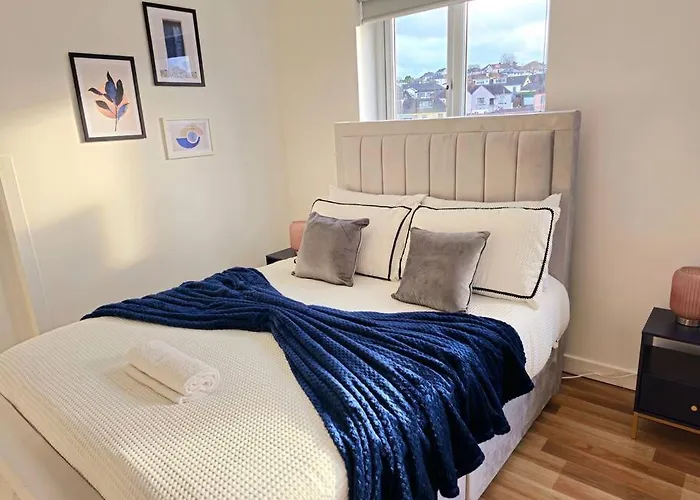 Spacious Haven With Free Parking