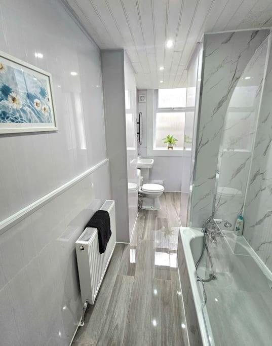 Spacious Haven With Free Parking Сasa de vacaciones Glasgow
