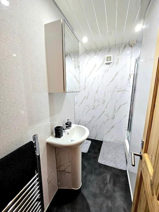 Spacious Haven With Free Parking Сasa de vacaciones *