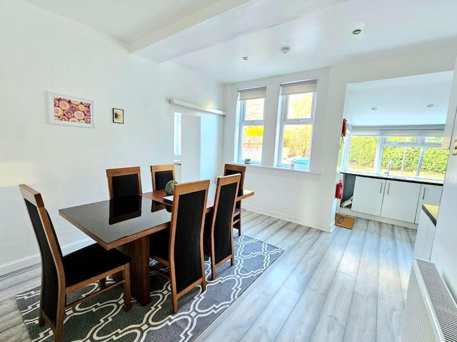 Spacious Haven With Free Parking Сasa de vacaciones