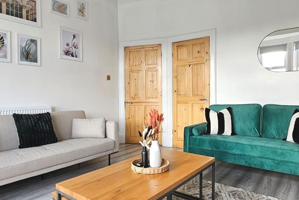 Сasa de vacaciones Spacious Haven With Free Parking *